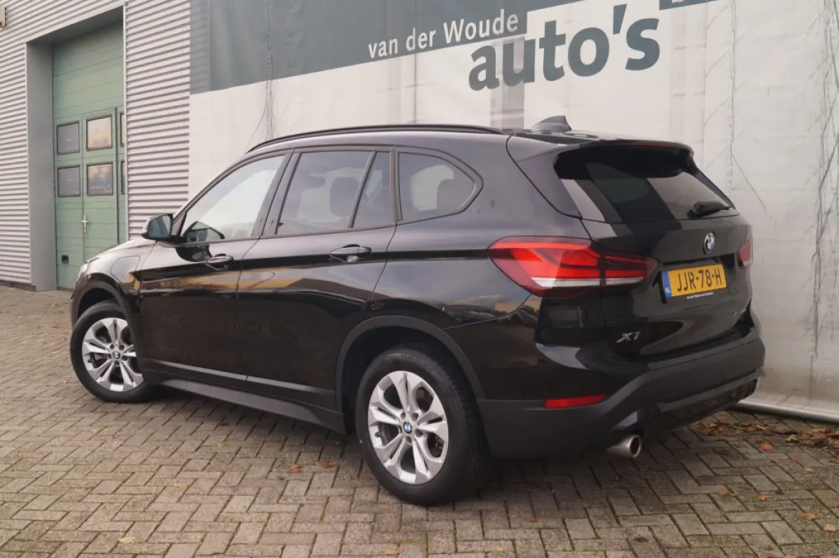xDrive25e Executive -NAVI-ECC-HUD-CAM-PDC-