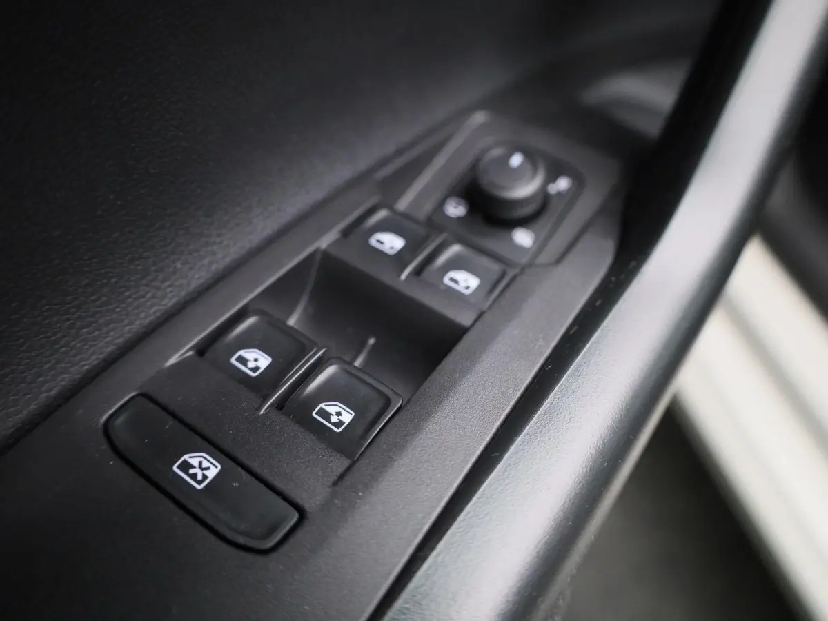 1.0 TSI Life Edition | Virtual cockpit | Climate control | Camera | Getint glas | Lichtmetalen velgen