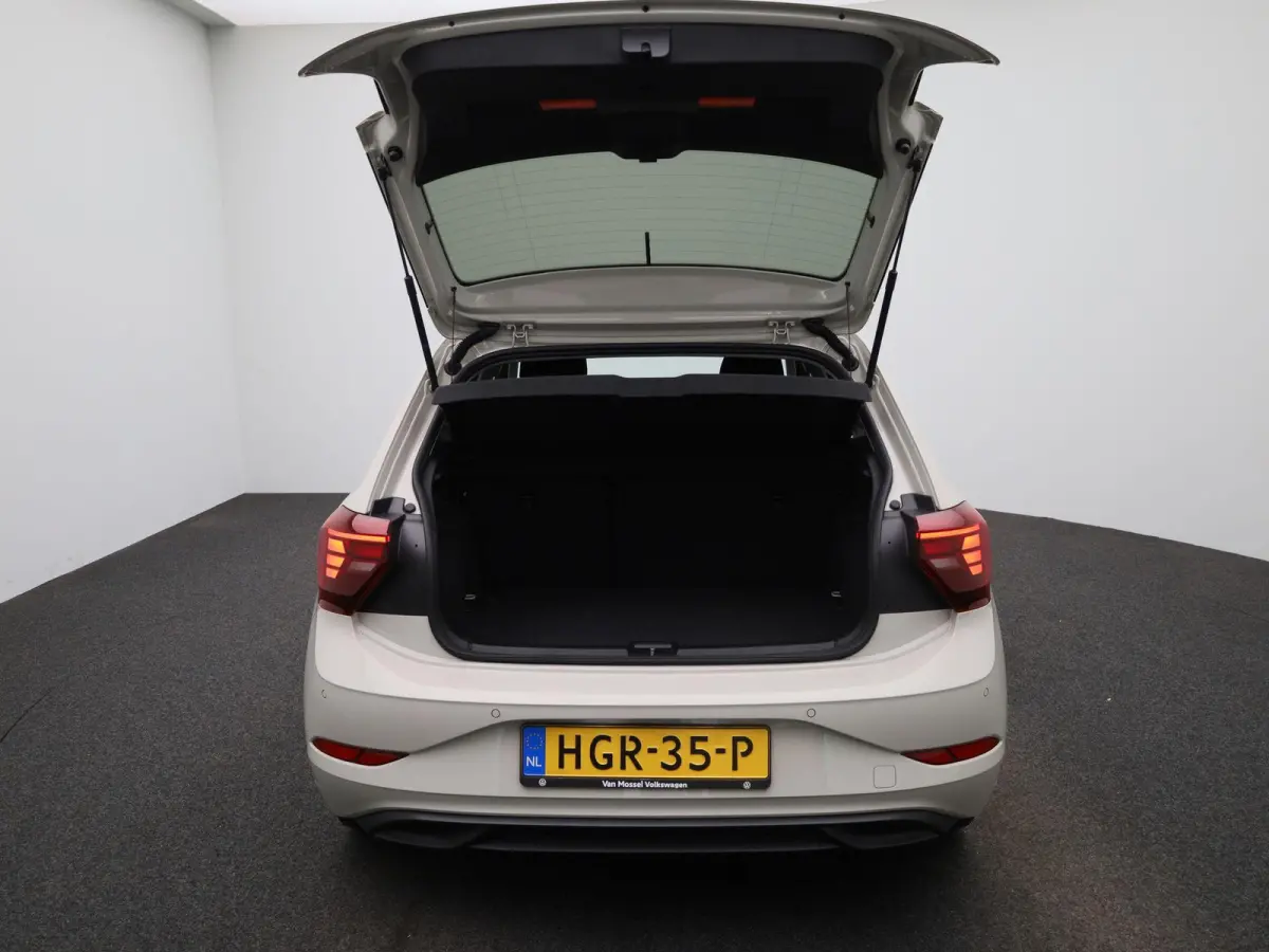 1.0 TSI Life Edition | Virtual cockpit | Climate control | Camera | Getint glas | Lichtmetalen velgen
