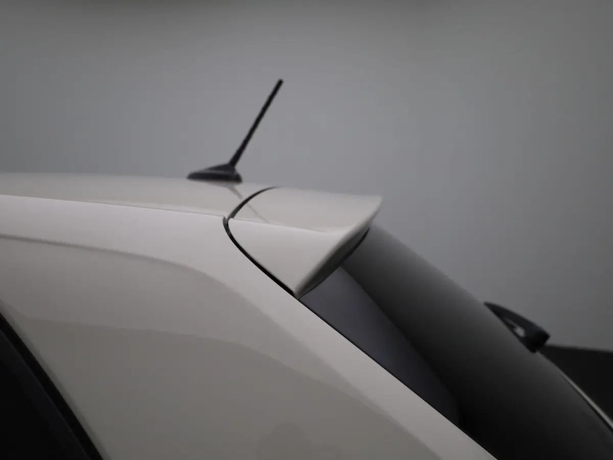 1.0 TSI Life Edition | Virtual cockpit | Climate control | Camera | Getint glas | Lichtmetalen velgen