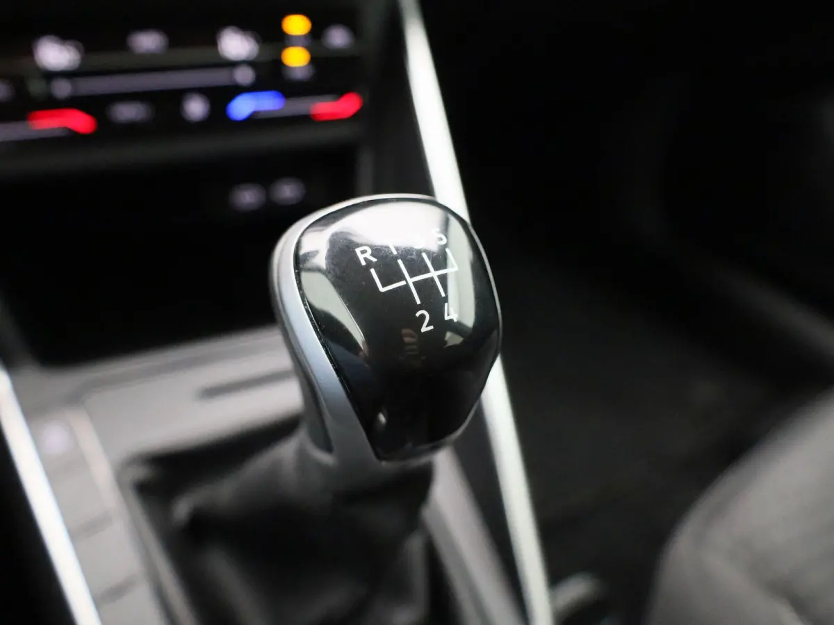 1.0 TSI Life Edition | Virtual cockpit | Climate control | Camera | Getint glas | Lichtmetalen velgen