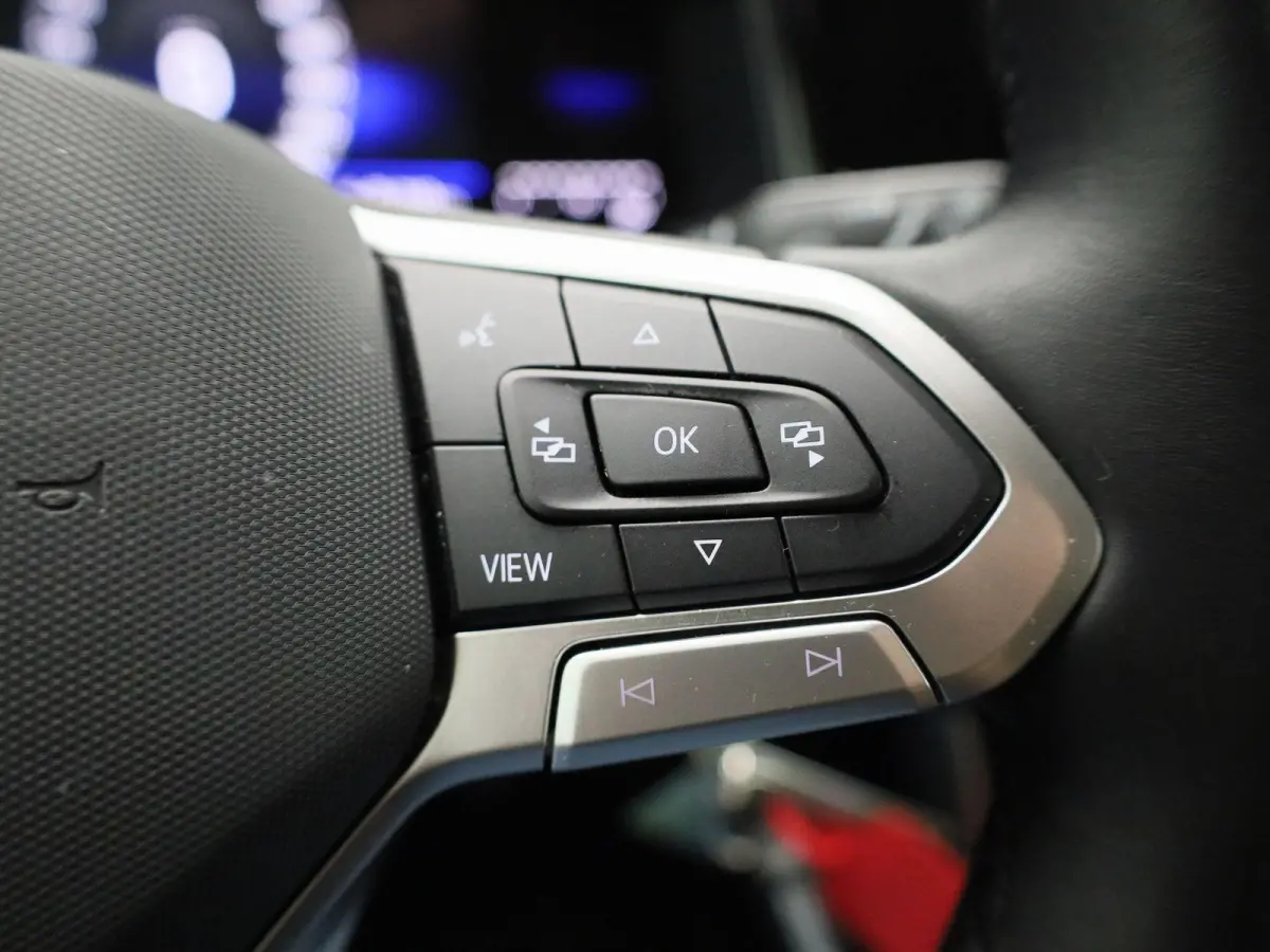 1.0 TSI Life Edition | Virtual cockpit | Climate control | Camera | Getint glas | Lichtmetalen velgen