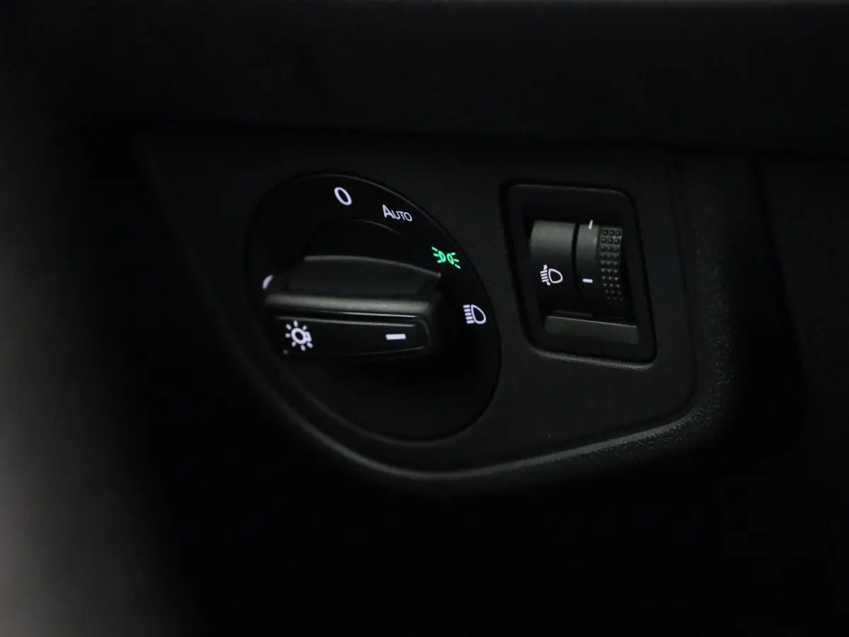 1.0 TSI Life Edition | Virtual cockpit | Climate control | Camera | Getint glas | Lichtmetalen velgen