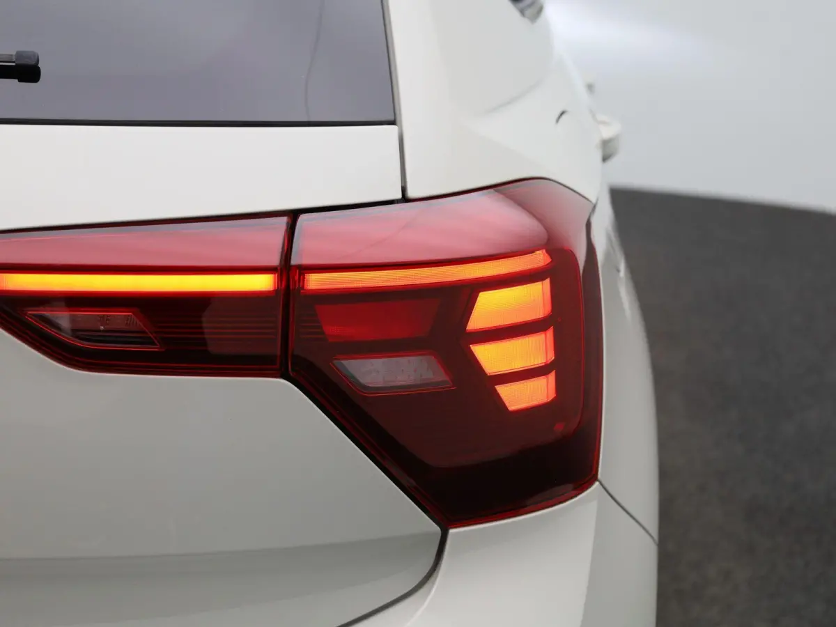 1.0 TSI Life Edition | Virtual cockpit | Climate control | Camera | Getint glas | Lichtmetalen velgen