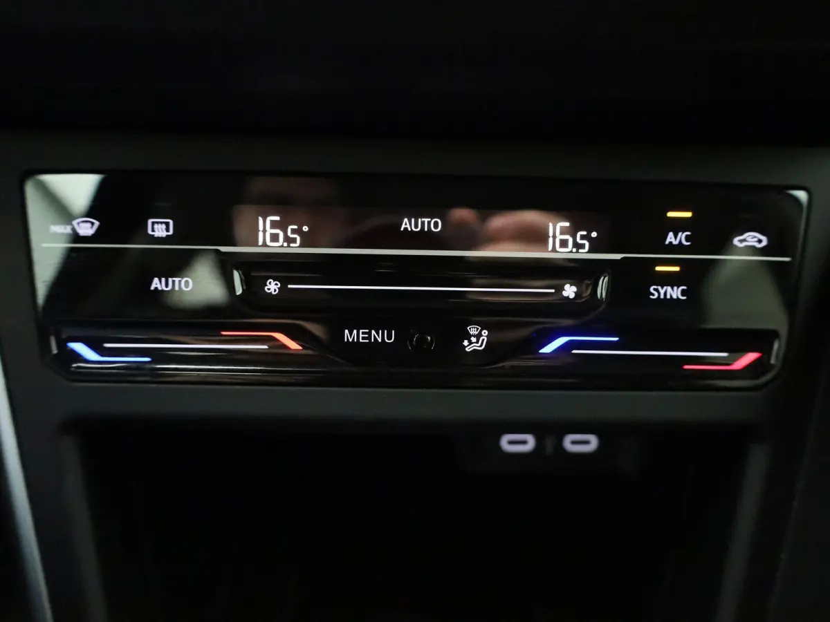 1.0 TSI Life Edition | Virtual cockpit | Climate control | Camera | Getint glas | Lichtmetalen velgen