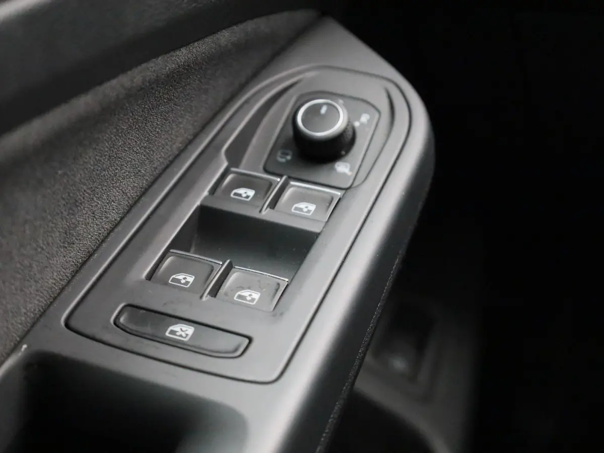 1.5 eHybrid Life Edition | Automaat | Navigatie | Draadloze Apple carplay | Adaptieve cruise control | File Assist | Climate control | Stuur- en Stoelverwarming | 360' graden Camera | Park A