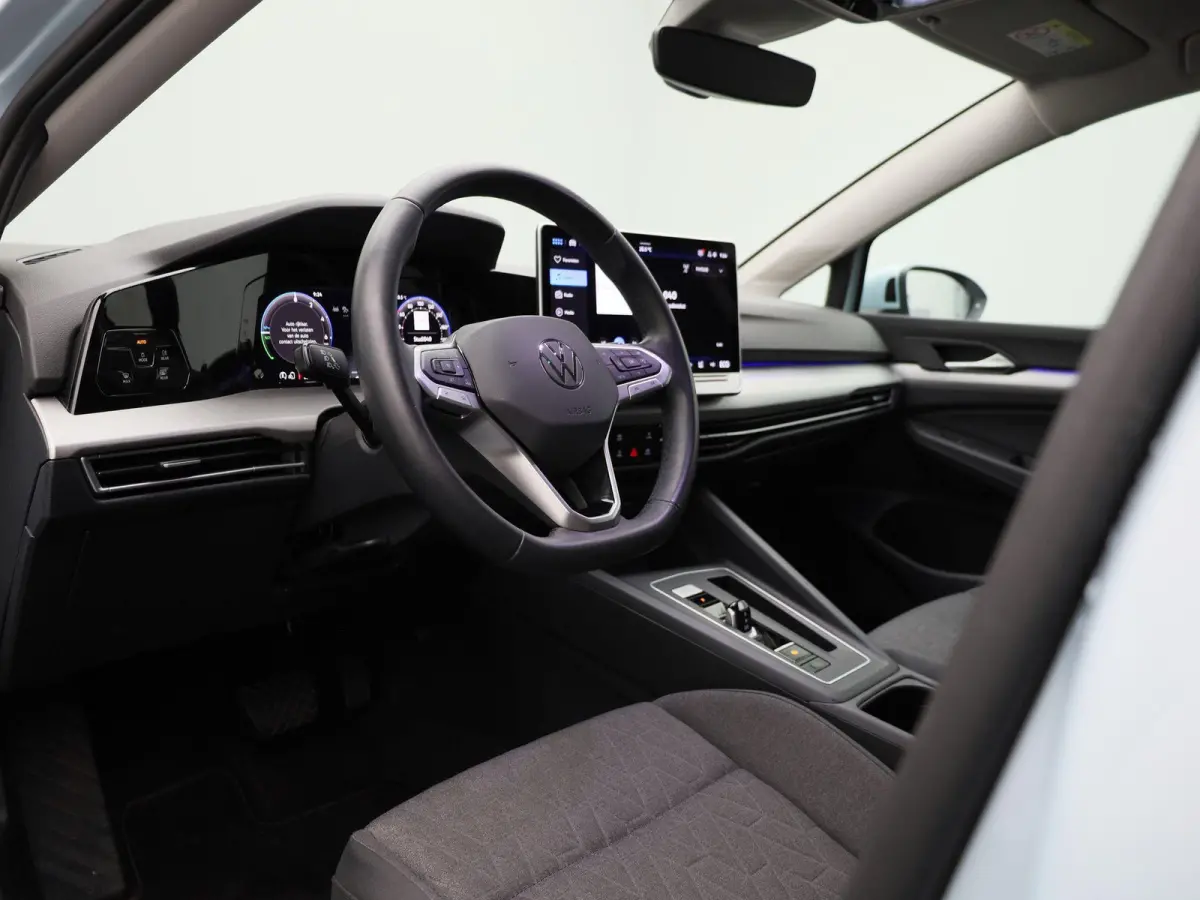 1.5 eHybrid Life Edition | Automaat | Navigatie | Draadloze Apple carplay | Adaptieve cruise control | File Assist | Climate control | Stuur- en Stoelverwarming | 360' graden Camera | Park A