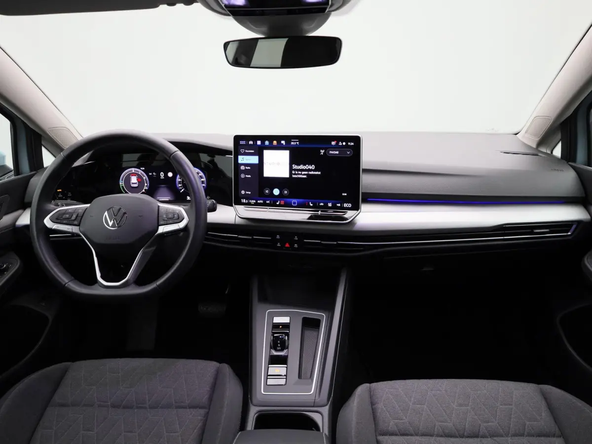 1.5 eHybrid Life Edition | Automaat | Navigatie | Draadloze Apple carplay | Adaptieve cruise control | File Assist | Climate control | Stuur- en Stoelverwarming | 360' graden Camera | Park A