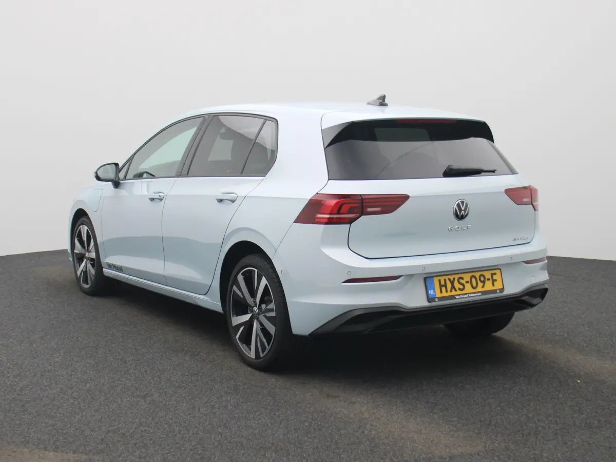 1.5 eHybrid Life Edition | Automaat | Navigatie | Draadloze Apple carplay | Adaptieve cruise control | File Assist | Climate control | Stuur- en Stoelverwarming | 360' graden Camera | Park A