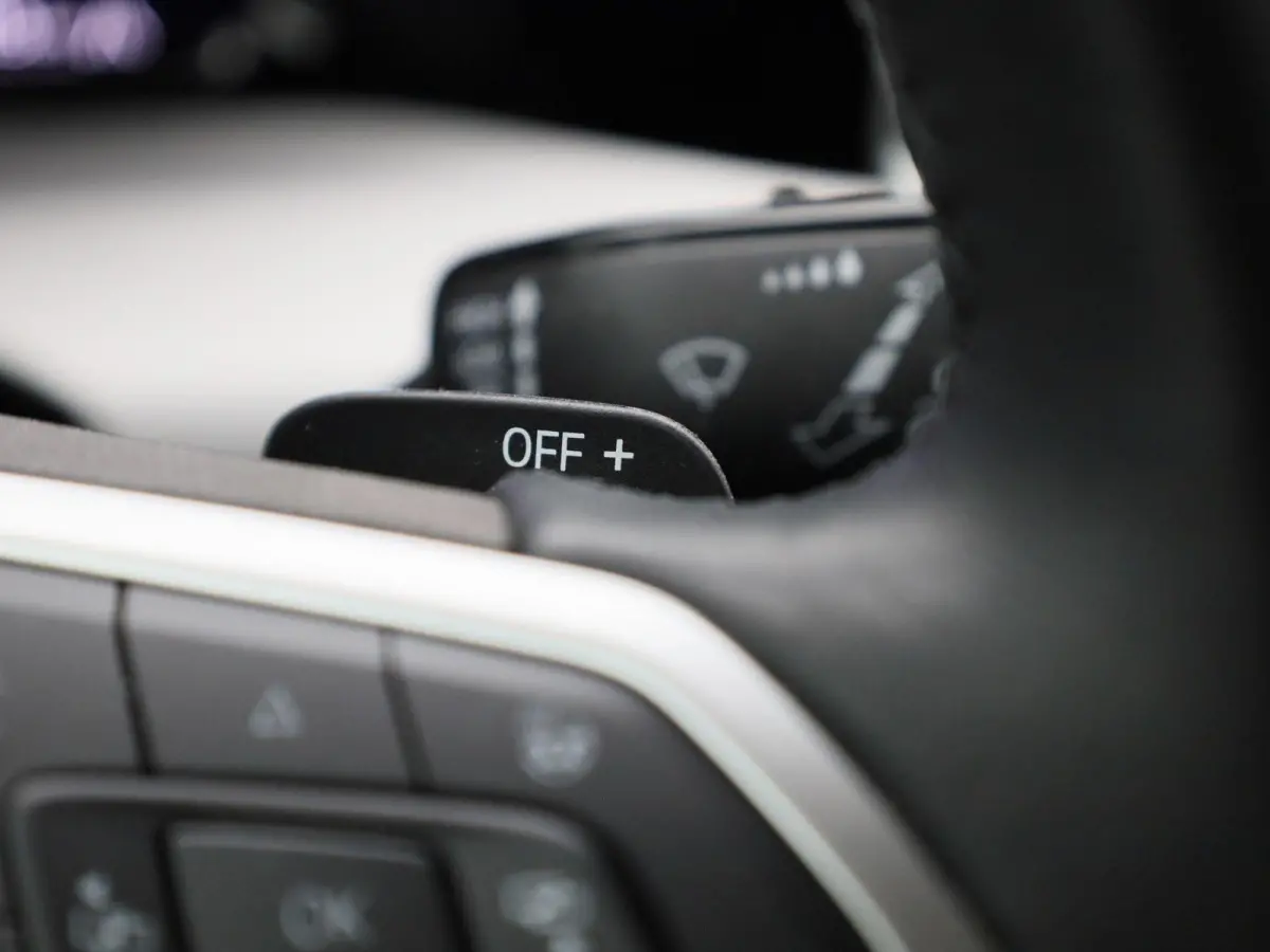1.5 eHybrid Life Edition | Automaat | Navigatie | Draadloze Apple carplay | Adaptieve cruise control | File Assist | Climate control | Stuur- en Stoelverwarming | 360' graden Camera | Park A