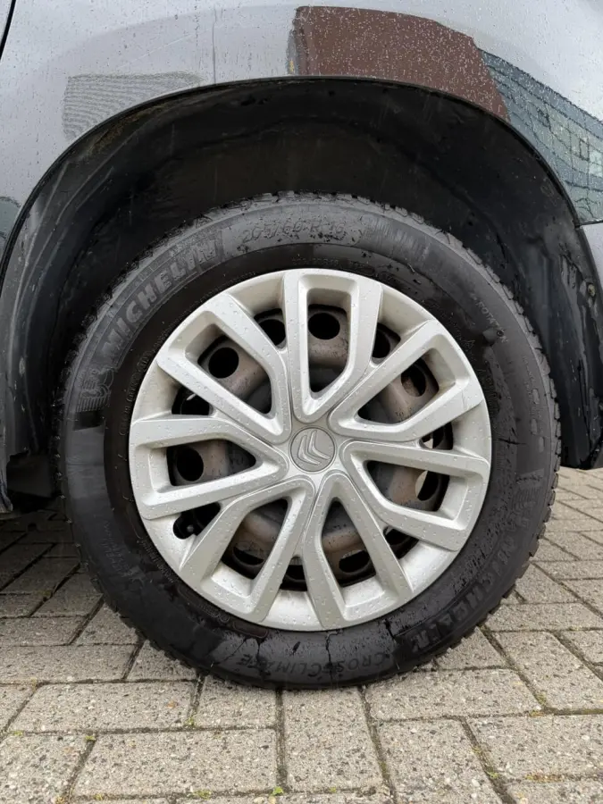 1.2 Benzine | Bluetooth | 5 zitplaatsen