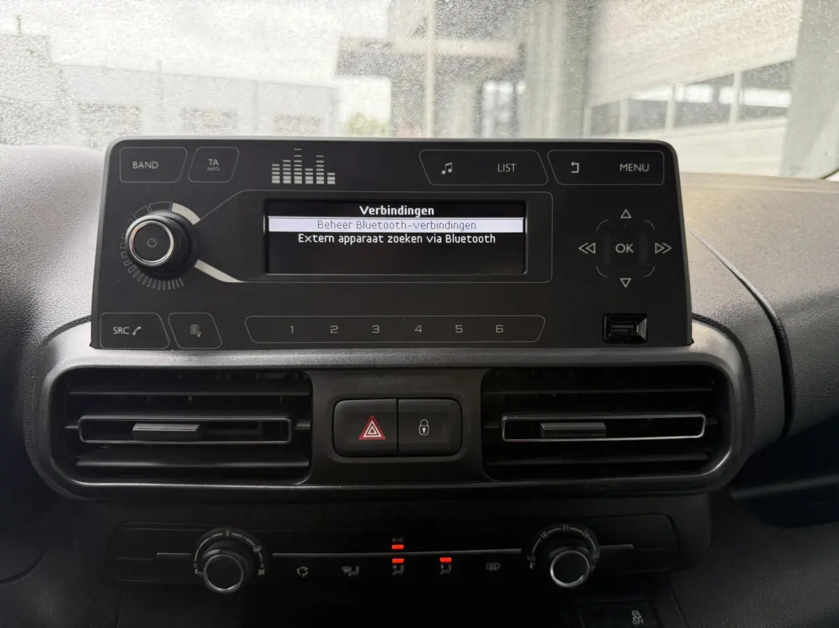 1.2 Benzine | Bluetooth | 5 zitplaatsen