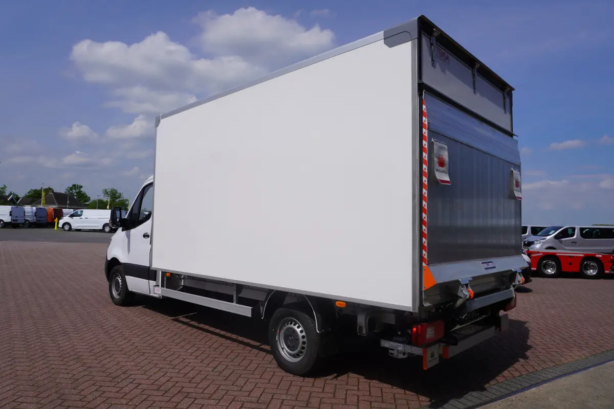 319 CDI 191PK Bakwagen met laadklep Automaat Nr. V068 | Airco | Cruise | Apple-Android DEMO
