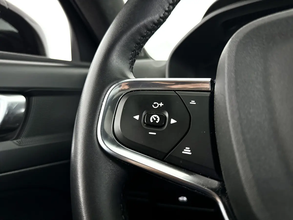 Single Motor Core 69 kWh | Panoramadak | Parkeercamera | Stoel- en Stuurverwarming | Trekhaak