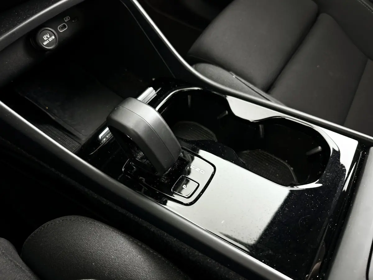 Single Motor Core 69 kWh | Panoramadak | Parkeercamera | Stoel- en Stuurverwarming | Trekhaak