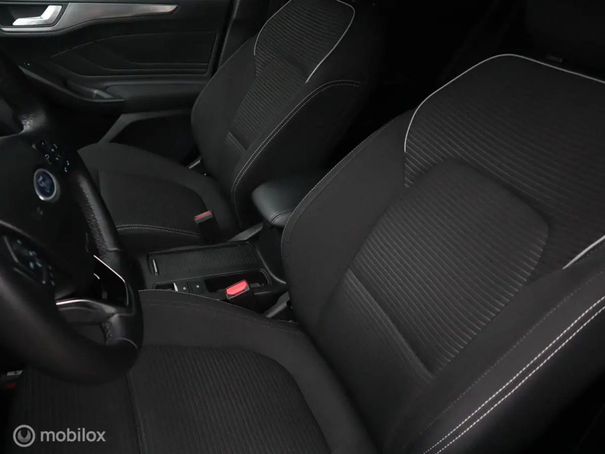 Hatchback EcoBoost Hybrid MHEV 125 PK H6 Groot Groot XXL Navi|Chroom|DonkerGlas|Pdc V+A|Clima