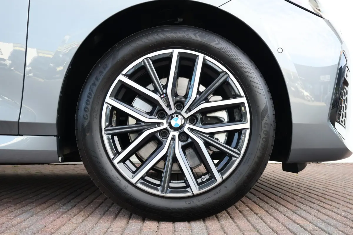 230e xDrive M Sportpakket | Travel Pack | Innovation Pack | Panoramadak | Trekhaak