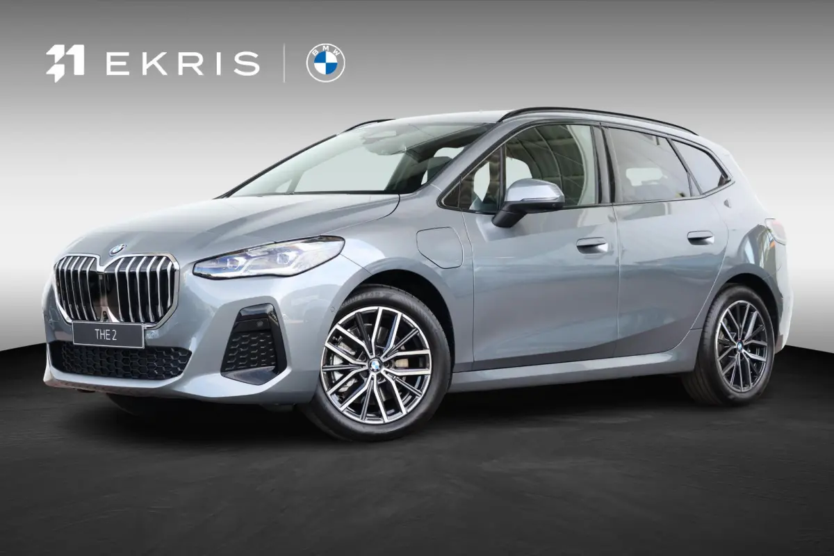 230e xDrive M Sportpakket | Travel Pack | Innovation Pack | Panoramadak | Trekhaak
