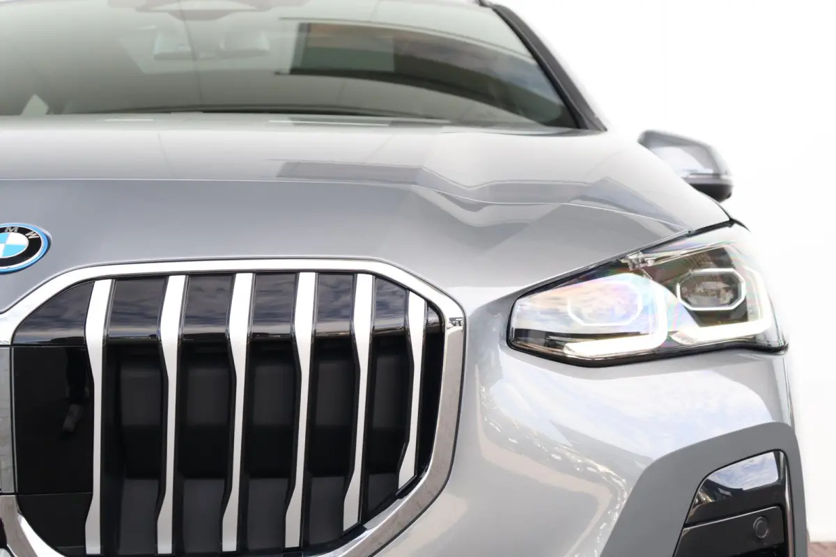 230e xDrive M Sportpakket | Travel Pack | Innovation Pack | Panoramadak | Trekhaak