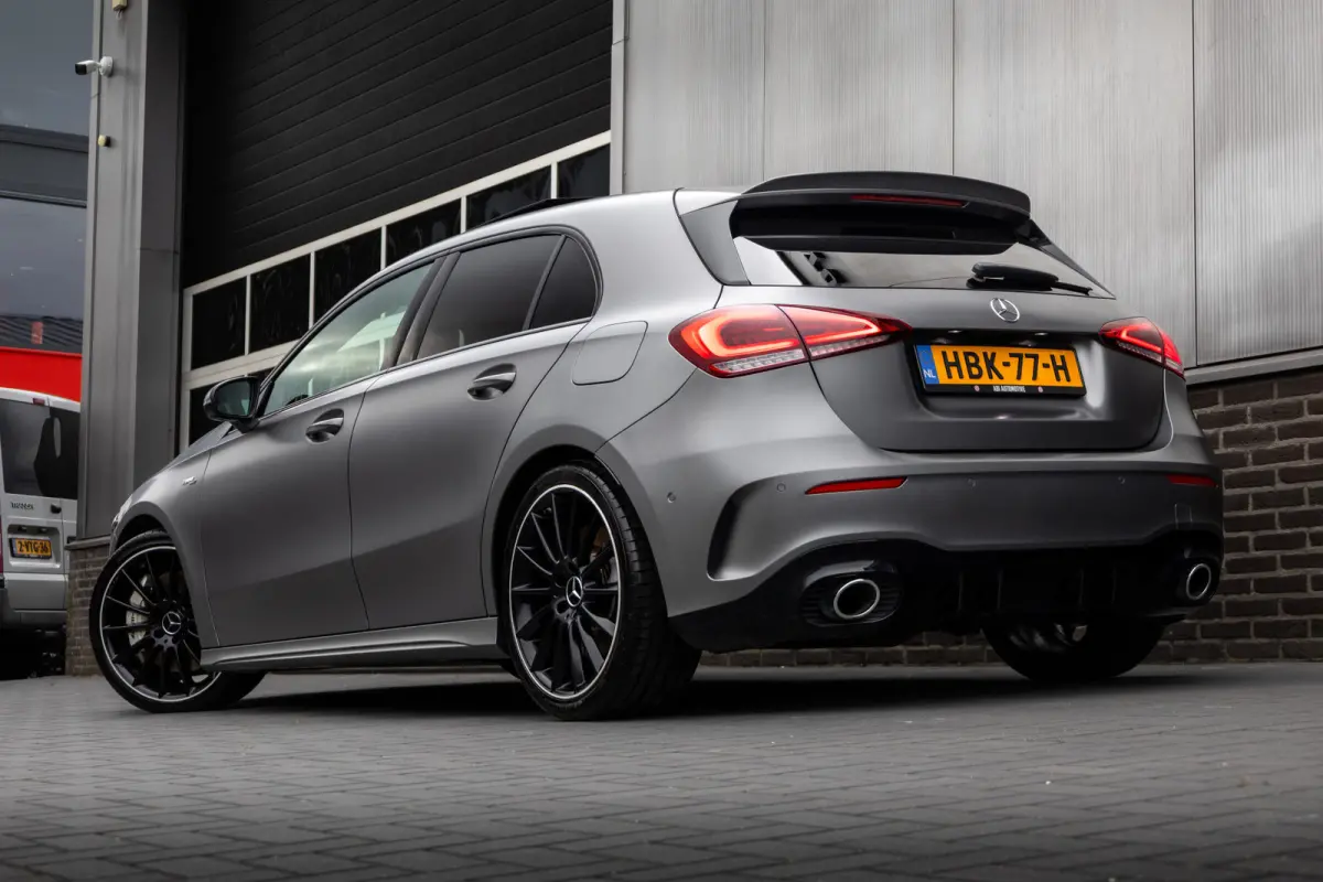 AMG 35 4MATIC 306 pk Premium Plus AMG-Pakket / Mat-Grijs/ Pano-Dak/ Camera/ Keyless/ Wide-Screen/ Sfeer-Verl/ Sport-Stoelen/ Stoel.Verw/ 19'' LMV