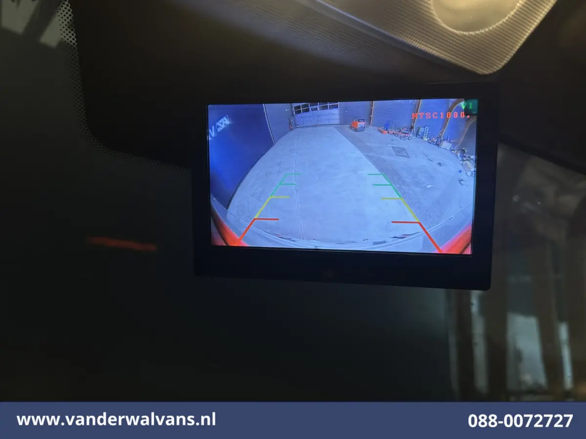 2.2 BlueHDi 141pk Bakwagen 436cm Lang Laadklep Euro6 Airco | Camera | Cruisecontrol | 1085kg laadvermogen Bijrijdersbank.