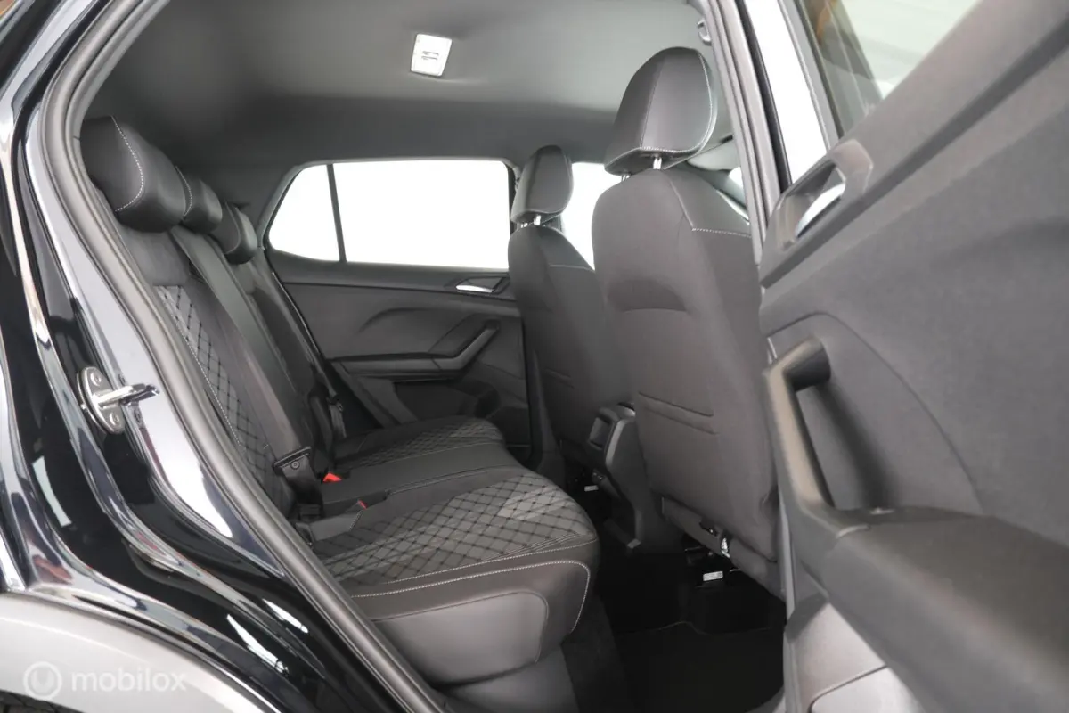 1.5 TSI R-Line Business trekhaak|IQled|stoelverw.|cam|nav|acc|lmv17
