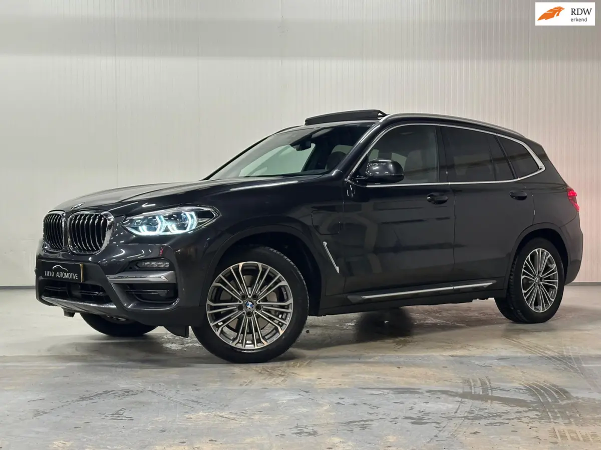 XDrive30e High Executive | M-SPORT | PANO | LEDER | CAMERA | LED