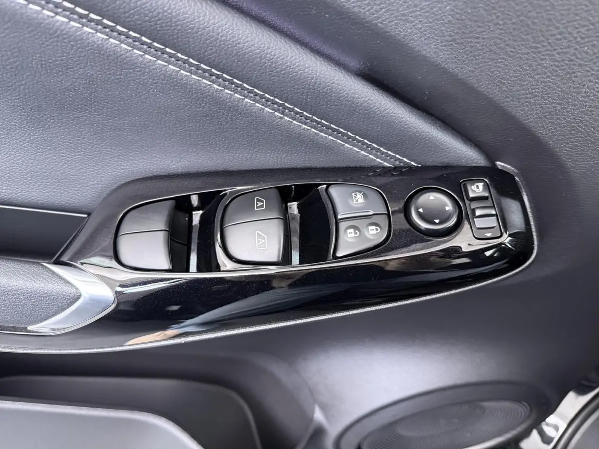 1.6 Hybrid Tekna | BOSE Audio | Stoel-, Stuur- & Voorruitverw. |