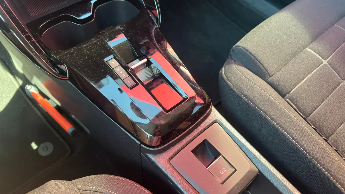 1.2 Hybrid 145pk Plus | Climate Control | Parkeersensoren | Infotainment scherm | Achteruitrijcamera | Bestuurdersstoel in hoogte verstelbaar | Cruise control