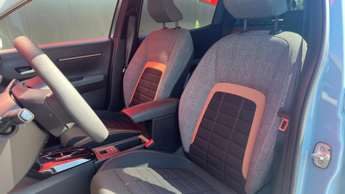 1.2 Hybrid 145pk Plus | Climate Control | Parkeersensoren | Infotainment scherm | Achteruitrijcamera | Bestuurdersstoel in hoogte verstelbaar | Cruise control
