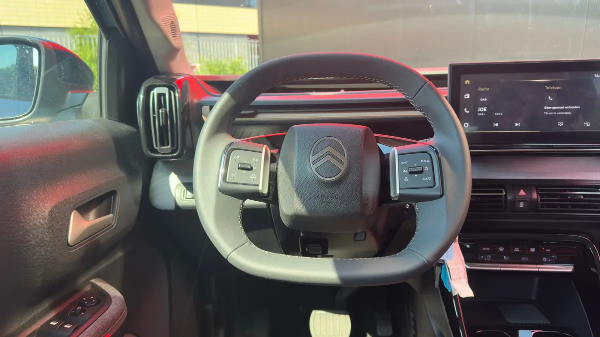 1.2 Hybrid 145pk Plus | Climate Control | Parkeersensoren | Infotainment scherm | Achteruitrijcamera | Bestuurdersstoel in hoogte verstelbaar | Cruise control