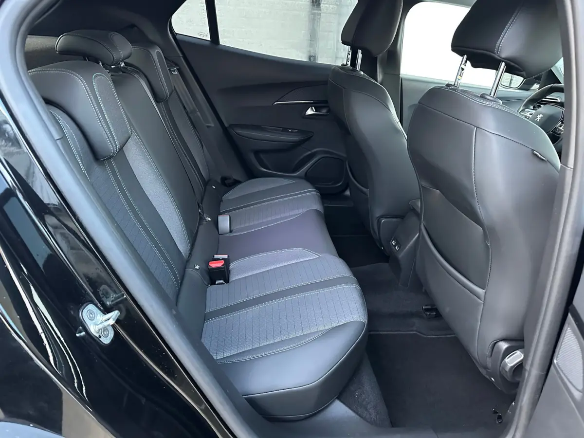 1.2 Turbo Allure | Camera achter | Climate Control | Apple Carplay / Android Auto | L.M. | Achteruitrijcamera | Airco (automatisch) | Apple Carplay/Android Auto