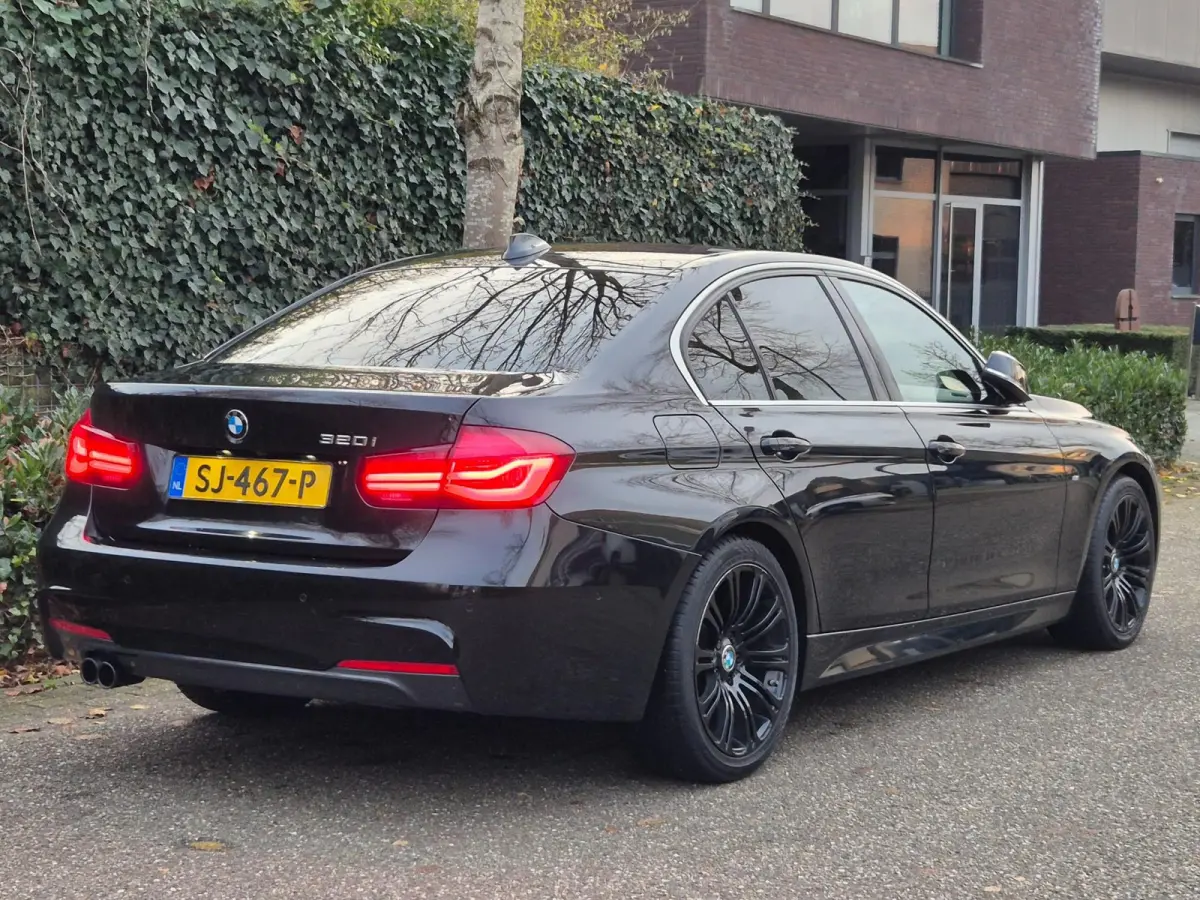 320i M Sport Ed Apple CarPlay Trekhaak Camera Line Assist Shadow Executive