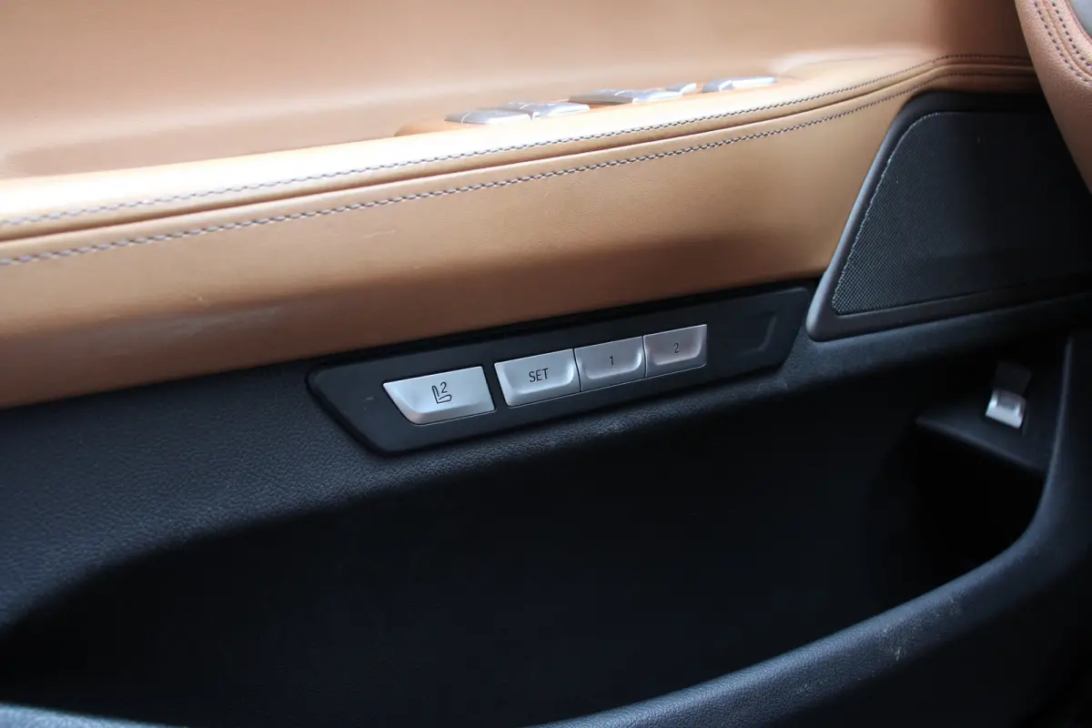 740i High Executive | NL-AUTO! | 1E EIGENAAR! | LUCHT VERING | TREKHAAK | ALL SEASON | 360° CAMERA | DODE HOEK | DEALER OH! | ADAPTIVE CRUISE | LEDER  | PRACHTIGE STAAT!