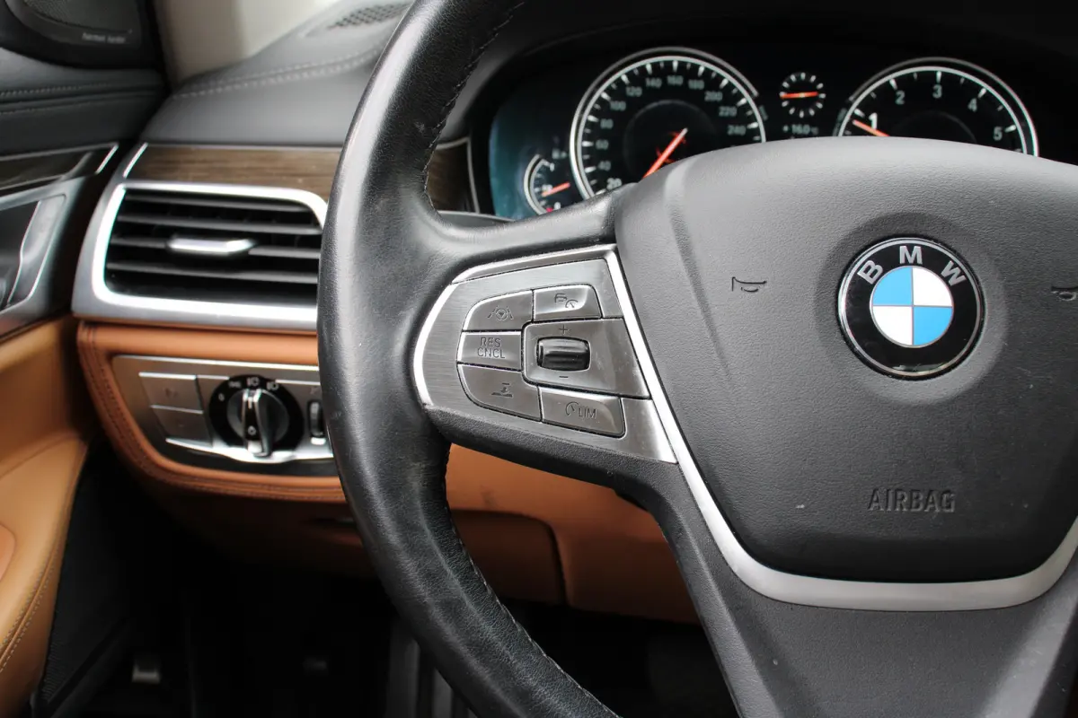 740i High Executive | NL-AUTO! | 1E EIGENAAR! | LUCHT VERING | TREKHAAK | ALL SEASON | 360° CAMERA | DODE HOEK | DEALER OH! | ADAPTIVE CRUISE | LEDER  | PRACHTIGE STAAT!