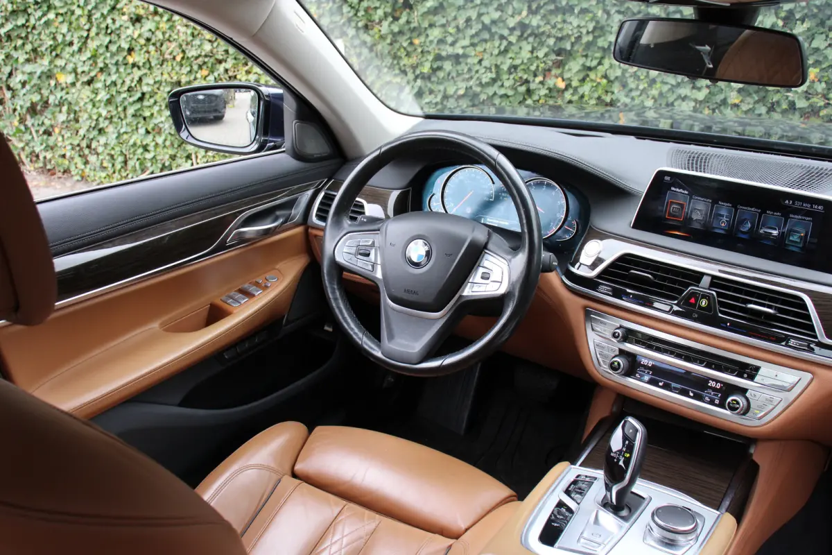 740i High Executive | NL-AUTO! | 1E EIGENAAR! | LUCHT VERING | TREKHAAK | ALL SEASON | 360° CAMERA | DODE HOEK | DEALER OH! | ADAPTIVE CRUISE | LEDER  | PRACHTIGE STAAT!