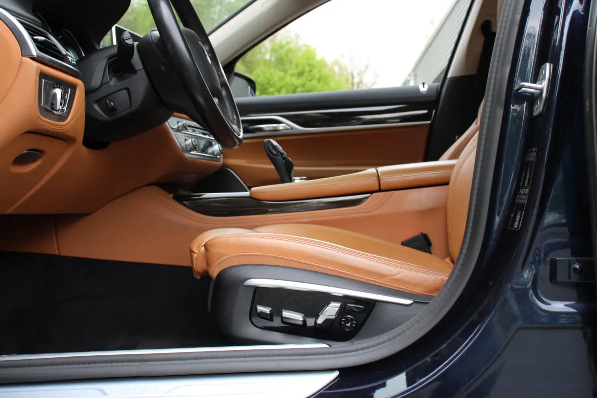740i High Executive | NL-AUTO! | 1E EIGENAAR! | LUCHT VERING | TREKHAAK | ALL SEASON | 360° CAMERA | DODE HOEK | DEALER OH! | ADAPTIVE CRUISE | LEDER  | PRACHTIGE STAAT!