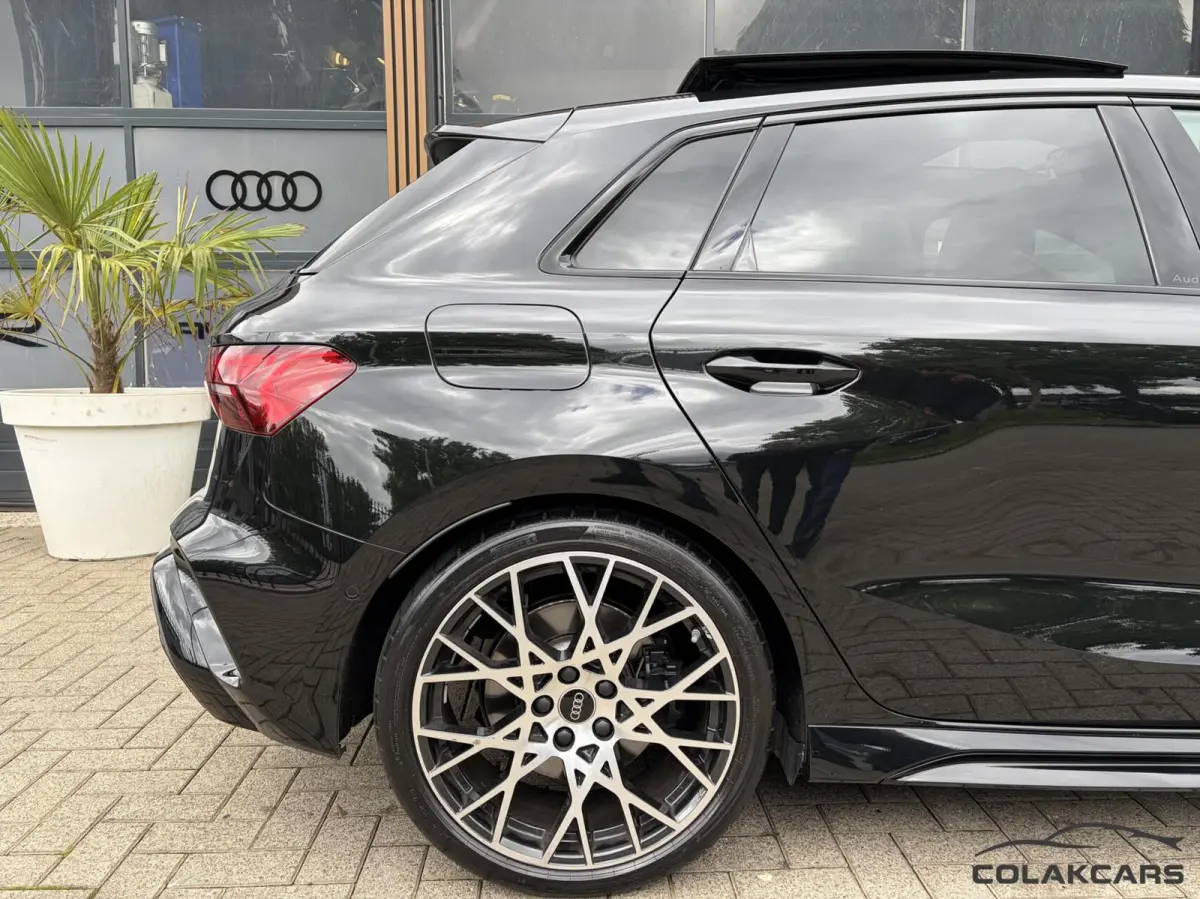 RS 3 2.5 TFSI RS 3 quattro