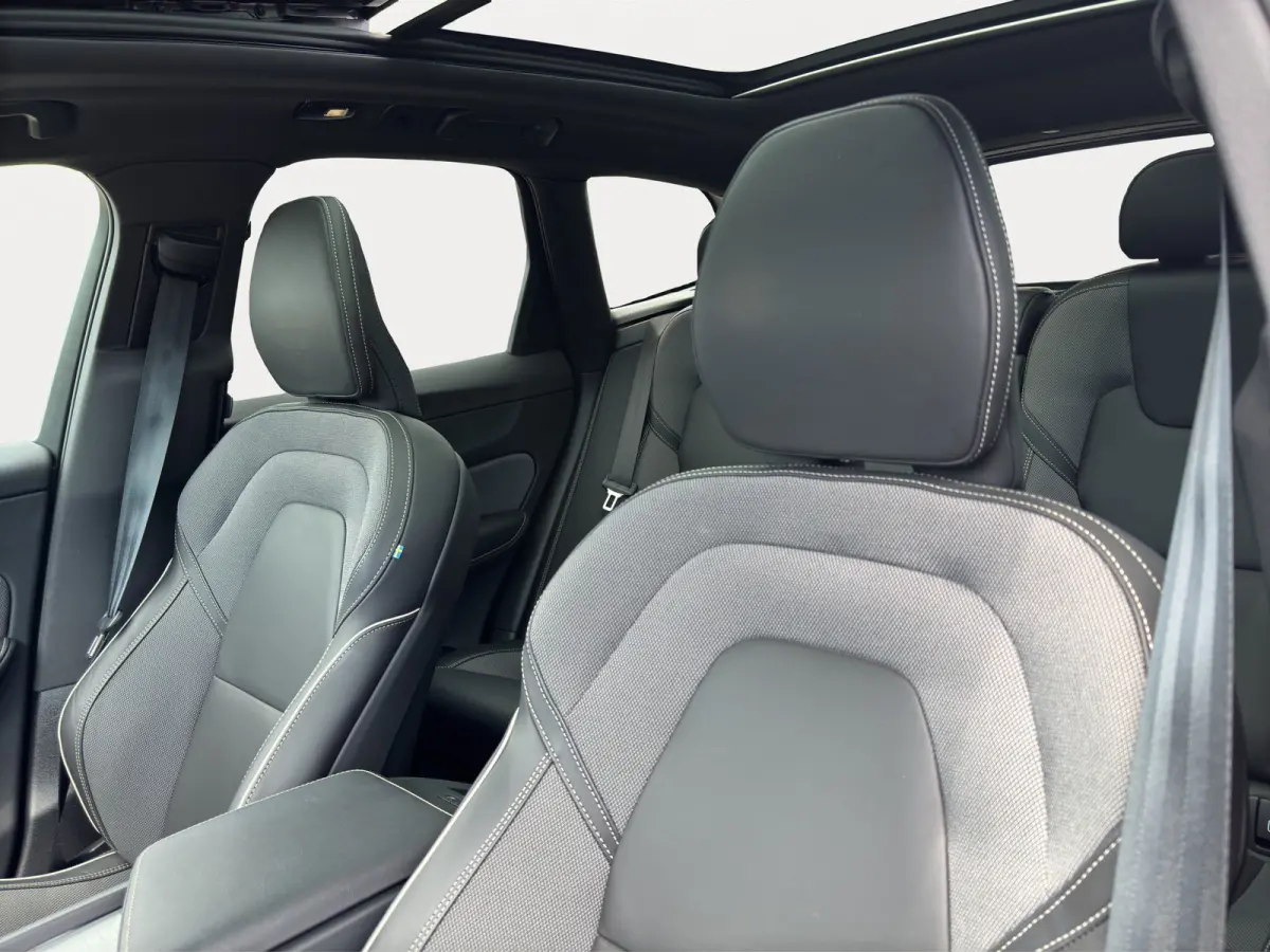 T6 Plug-in hybrid AWD Plus Black Edition | Luchtvering | Pano | Trekhaak | Extra getint glas | Blis | Achterbankverwarming |