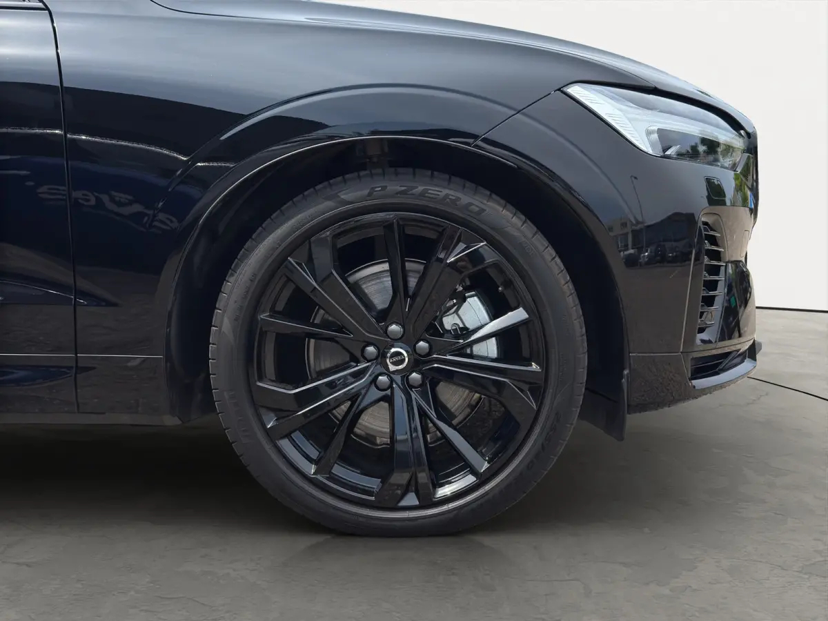 T6 Plug-in hybrid AWD Plus Black Edition | Luchtvering | Pano | Trekhaak | Extra getint glas | Blis | Achterbankverwarming |