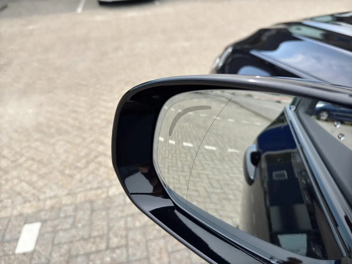 T6 Plug-in hybrid AWD Plus Black Edition | Luchtvering | Pano | Trekhaak | Extra getint glas | Blis | Achterbankverwarming |