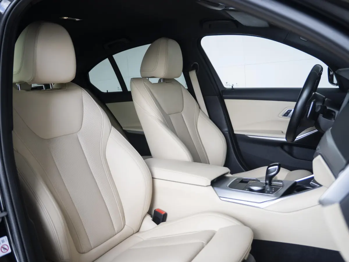 M340i xDrive | Innovationspakket | Comfort Access | Head-Up Display | Achteruitrijcamera | Stoelverwarming | PDC | Laserlight | 19 inch