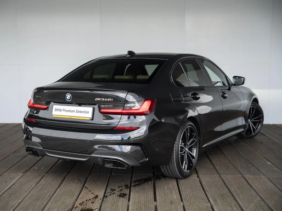 M340i xDrive | Innovationspakket | Comfort Access | Head-Up Display | Achteruitrijcamera | Stoelverwarming | PDC | Laserlight | 19 inch