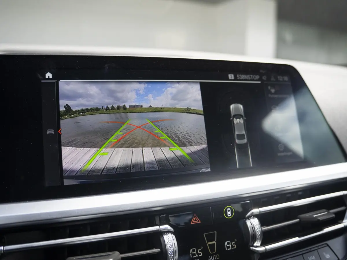 M340i xDrive | Innovationspakket | Comfort Access | Head-Up Display | Achteruitrijcamera | Stoelverwarming | PDC | Laserlight | 19 inch