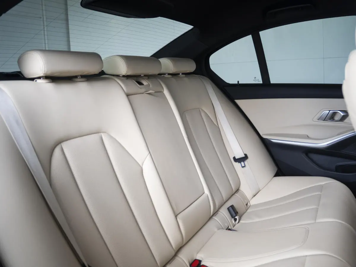 M340i xDrive | Innovationspakket | Comfort Access | Head-Up Display | Achteruitrijcamera | Stoelverwarming | PDC | Laserlight | 19 inch