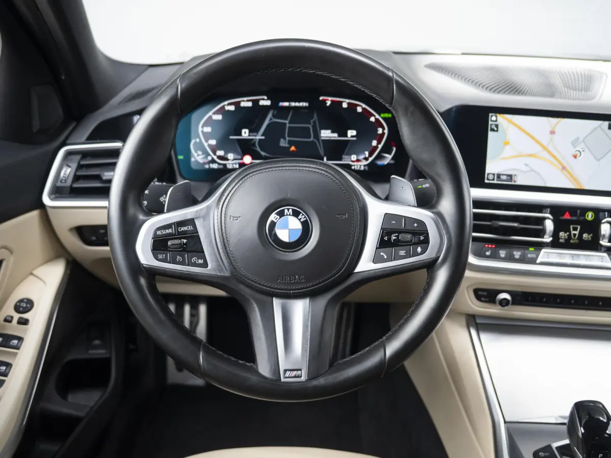 M340i xDrive | Innovationspakket | Comfort Access | Head-Up Display | Achteruitrijcamera | Stoelverwarming | PDC | Laserlight | 19 inch