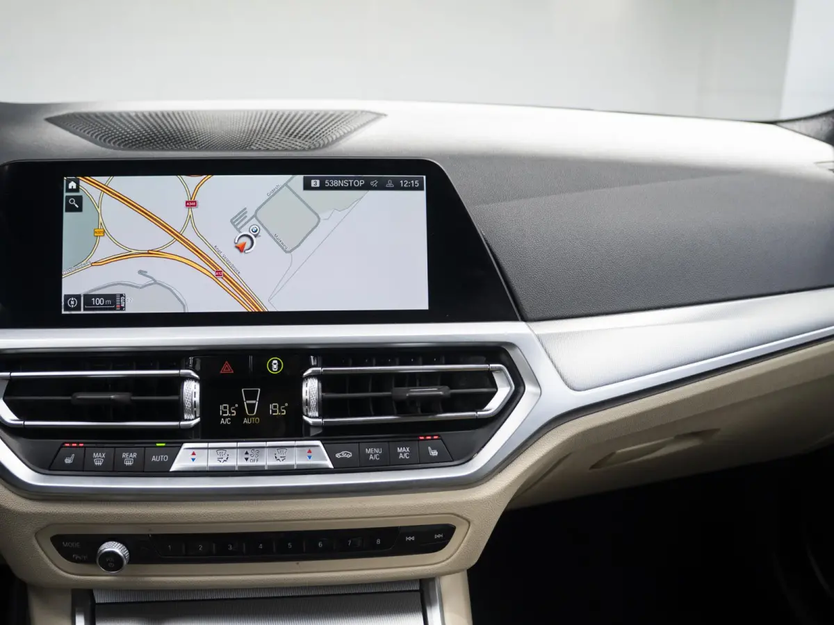 M340i xDrive | Innovationspakket | Comfort Access | Head-Up Display | Achteruitrijcamera | Stoelverwarming | PDC | Laserlight | 19 inch