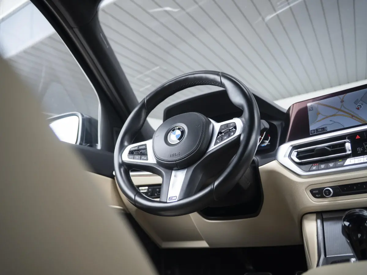 M340i xDrive | Innovationspakket | Comfort Access | Head-Up Display | Achteruitrijcamera | Stoelverwarming | PDC | Laserlight | 19 inch