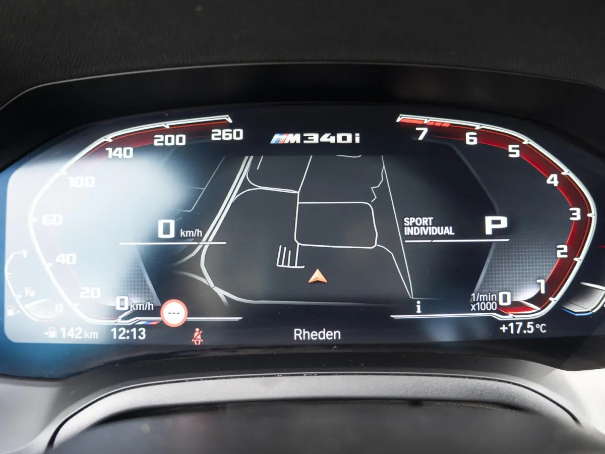 M340i xDrive | Innovationspakket | Comfort Access | Head-Up Display | Achteruitrijcamera | Stoelverwarming | PDC | Laserlight | 19 inch