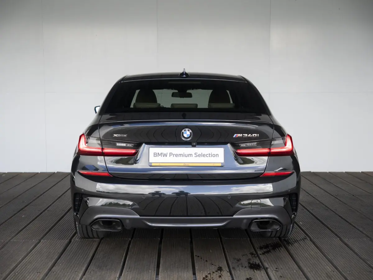 M340i xDrive | Innovationspakket | Comfort Access | Head-Up Display | Achteruitrijcamera | Stoelverwarming | PDC | Laserlight | 19 inch